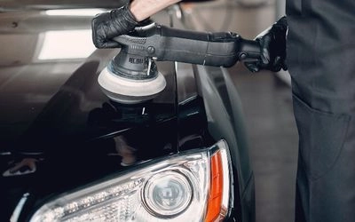 Polimento automotivo em Indaial com remoção de riscos e alto brilho